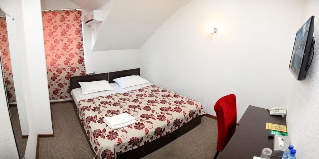 Voyage Hotel Bişkek Dış mekan fotoğraf