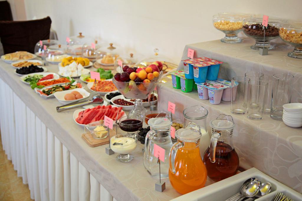 Voyage Hotel Bişkek Dış mekan fotoğraf