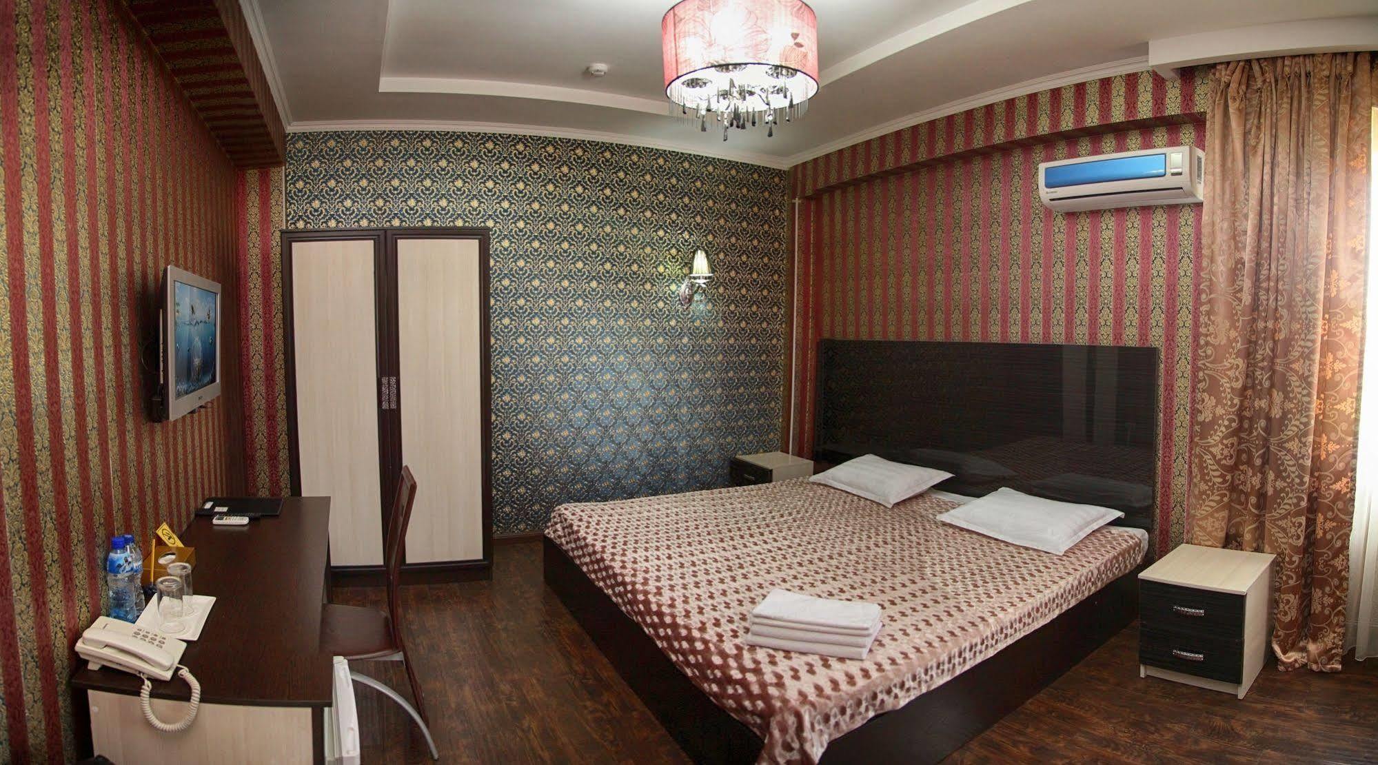 Voyage Hotel Bişkek Dış mekan fotoğraf