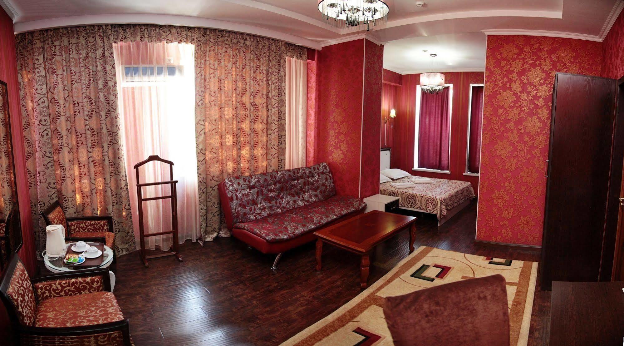 Voyage Hotel Bişkek Dış mekan fotoğraf