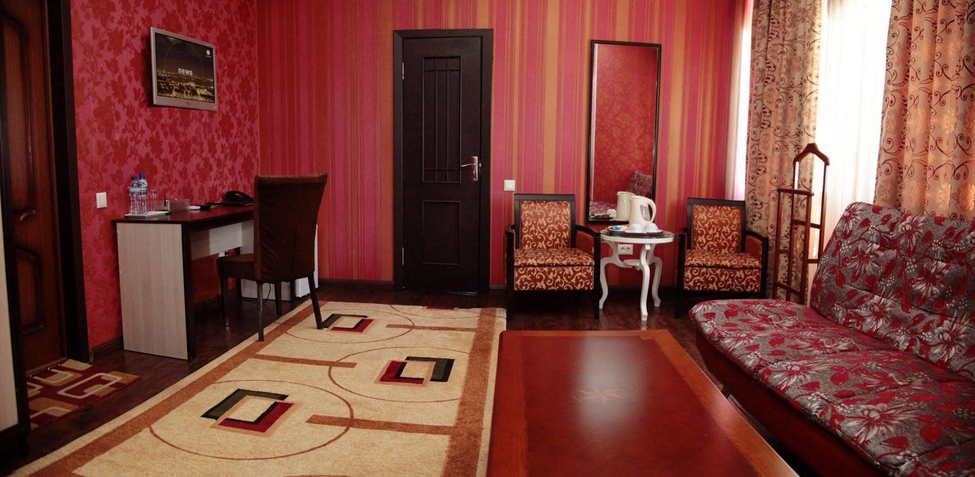 Voyage Hotel Bişkek Dış mekan fotoğraf