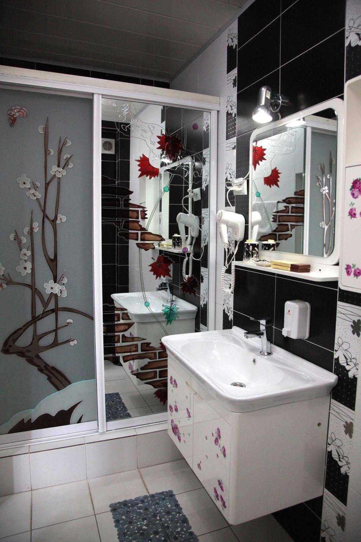 Voyage Hotel Bişkek Dış mekan fotoğraf