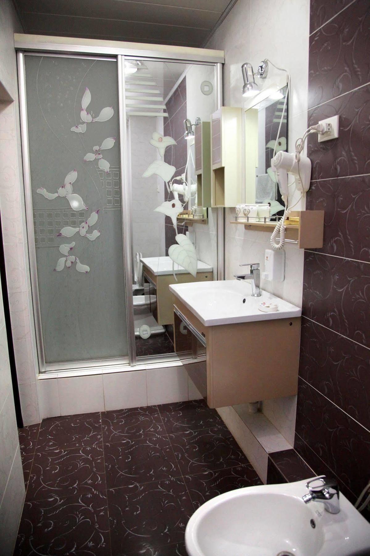 Voyage Hotel Bişkek Dış mekan fotoğraf