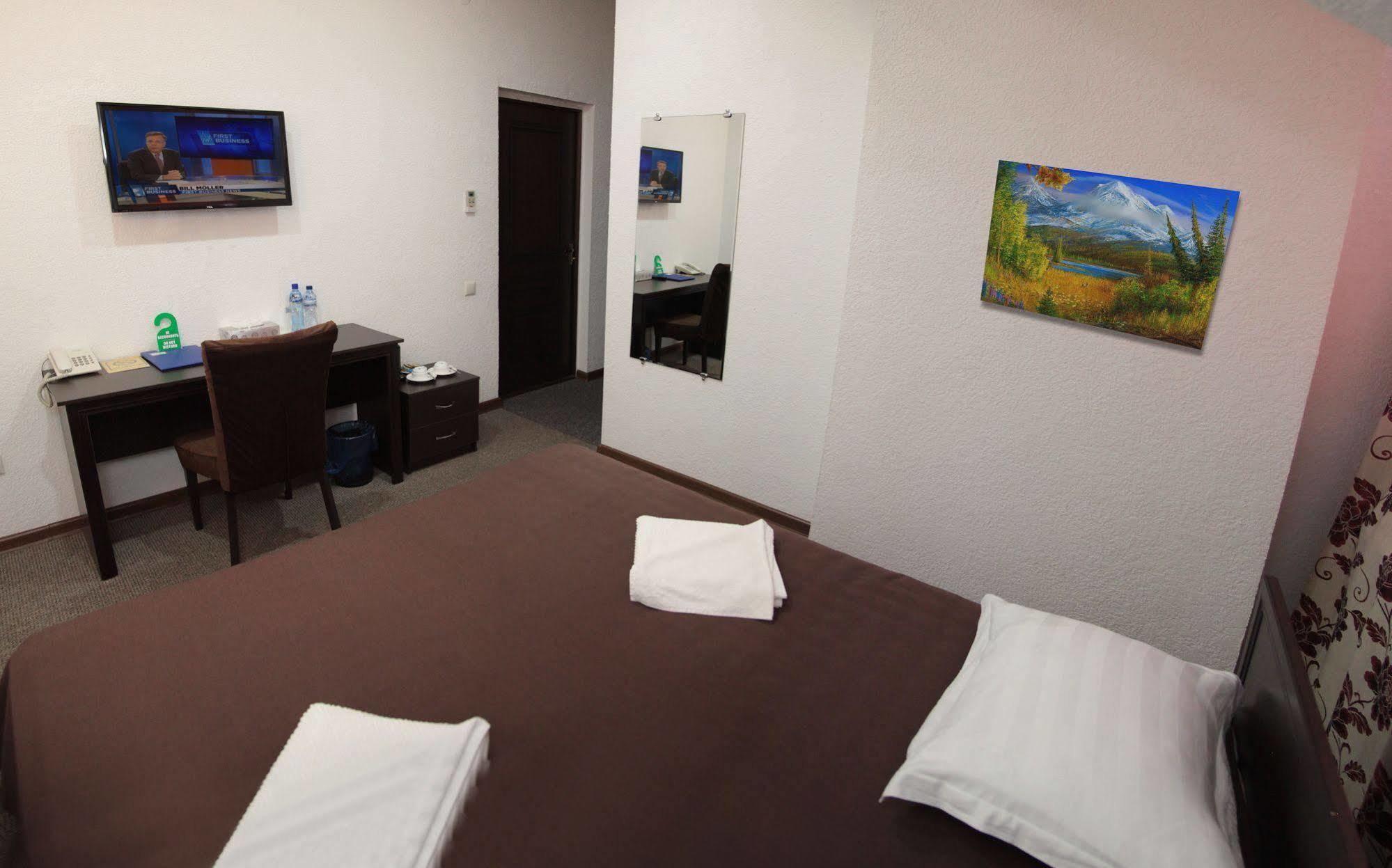 Voyage Hotel Bişkek Dış mekan fotoğraf