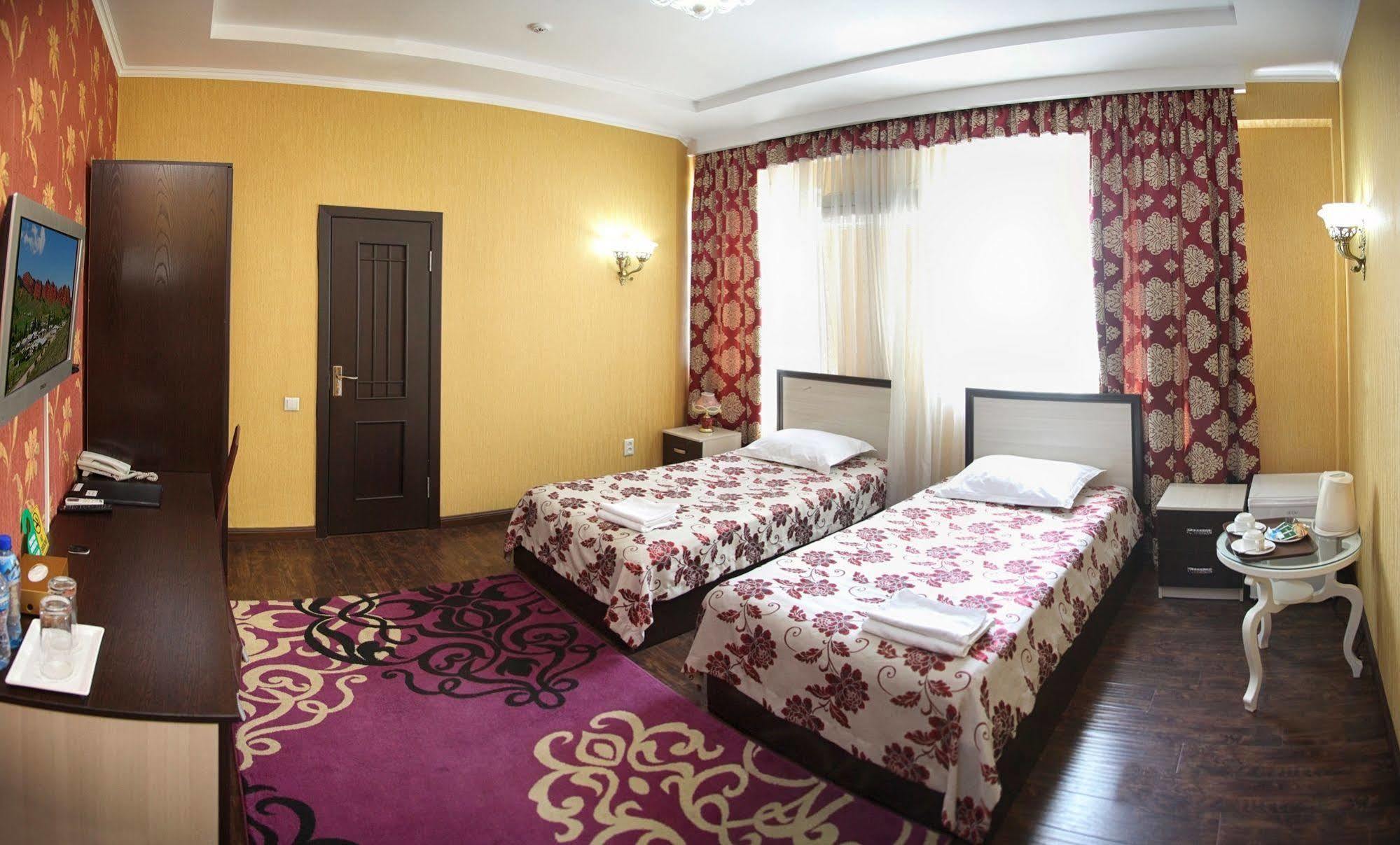 Voyage Hotel Bişkek Dış mekan fotoğraf