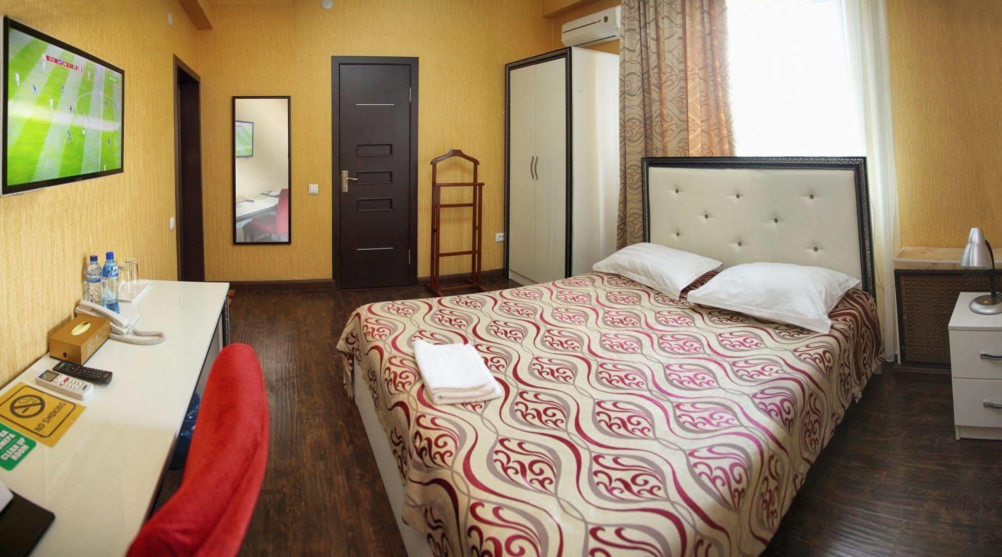 Voyage Hotel Bişkek Dış mekan fotoğraf